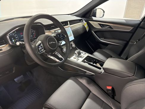 New 2026 Jaguar F-PACE R-Dynamic S image 10