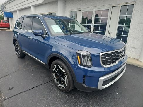 Used 2025 Kia Telluride S FWD image 2