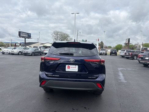 Used 2021 Toyota Highlander XLE AWD/4WD image 7