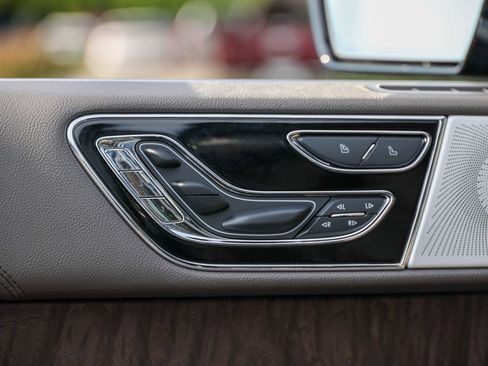 Certified 2022 Lincoln Navigator Reserve AWD/4WD image 5
