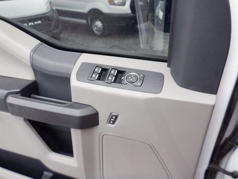 Used 2022 Ford F550 4x4 Crew Cab Super Duty w/ Power Equipment Group image 22