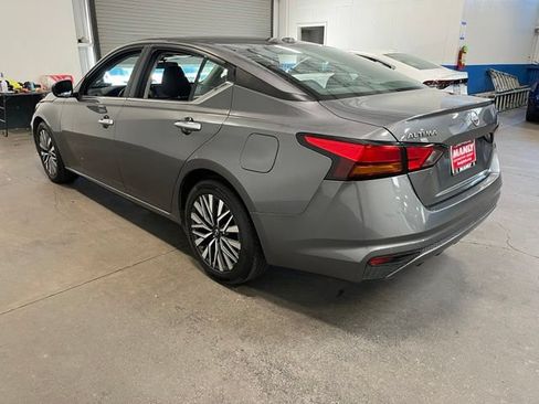 Used 2024 Nissan Altima 2.5 SV FWD image 5
