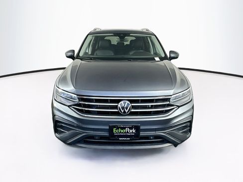 Used 2023 Volkswagen Tiguan SE w/ Panoramic Sunroof Package FWD image 2