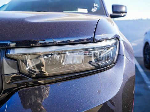 Used 2023 Jeep Grand Cherokee L Limited w/ Black Appearance Package image 11