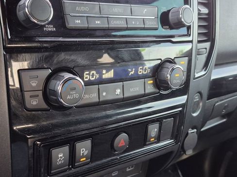 Used 2024 Nissan Titan SV w/ SV Convenience Package RWD image 15