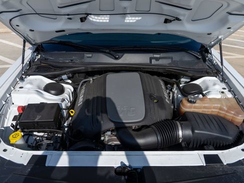 Used 2022 Dodge Challenger R/T RWD image 5
