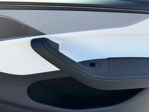 Used 2026 Tesla Model Y Long Range image 32