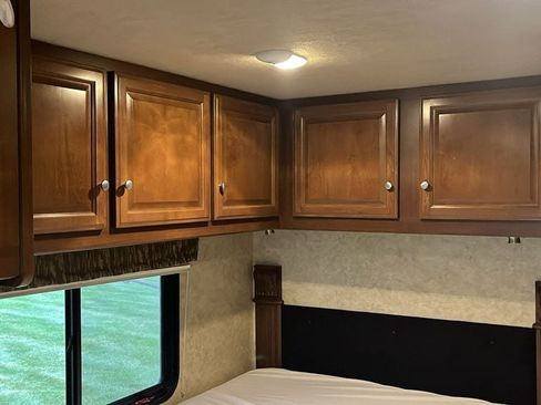 Used 2013 Ford E-450 and Econoline 450 Super Duty w/ Motorhome Prep Pkg image 32