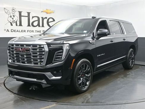 Used 2025 GMC Yukon XL Denali w/ Denali Reserve Package AWD/4WD image 36