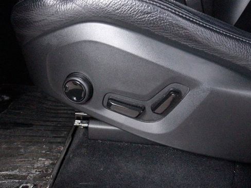 Used 2018 Volvo XC90 T6 Momentum w/ Convenience Package image 12