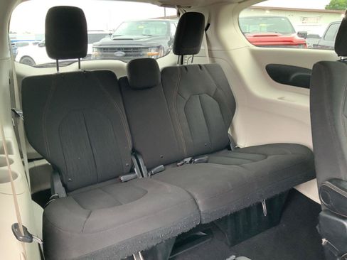 Used 2018 Chrysler Pacifica Touring Plus FWD image 60