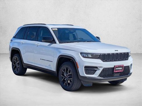 New 2025 Jeep Grand Cherokee Altitude image 7