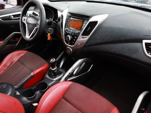 Used 2013 Hyundai Veloster w/ Style Pkg FWD image 16