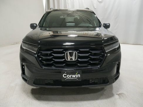 New 2025 Honda Pilot Sport image 2