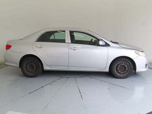 Used 2009 Toyota Corolla LE FWD image 2