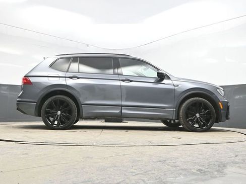 Used 2021 Volkswagen Tiguan SE R-Line image 40