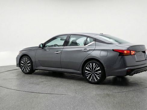 Used 2025 Nissan Altima 2.5 SV image 6