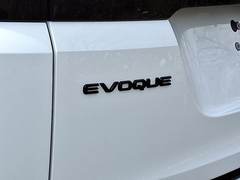 Used 2025 Land Rover Range Rover Evoque Dynamic SE image 27