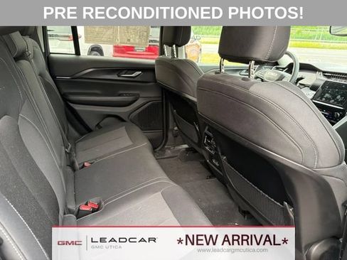 Used 2023 Jeep Grand Cherokee Laredo AWD/4WD image 12