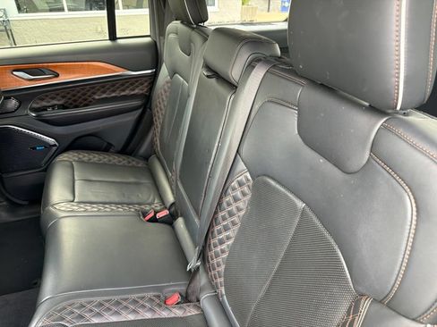 Used 2022 Jeep Grand Cherokee Summit AWD/4WD image 10