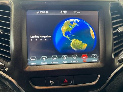 Used 2019 Jeep Cherokee Trailhawk AWD/4WD image 12