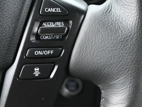 Used 2025 Nissan Frontier SV w/ SV Convenience Package RWD image 8