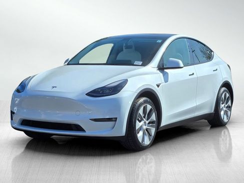 Used 2023 Tesla Model Y Long Range image 8