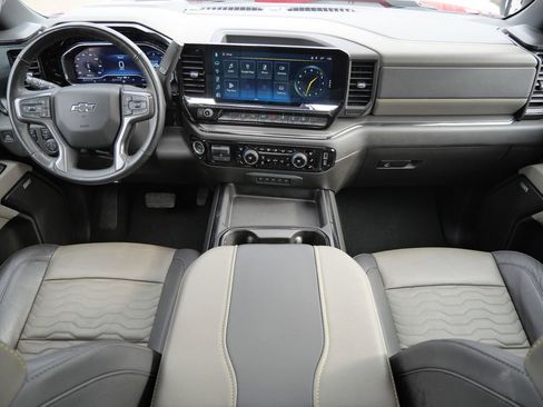 Used 2025 Chevrolet Silverado 2500 ZR2 w/ Technology Package image 31