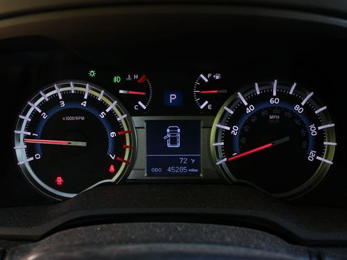 Used 2016 Toyota 4Runner SR5 AWD/4WD image 11