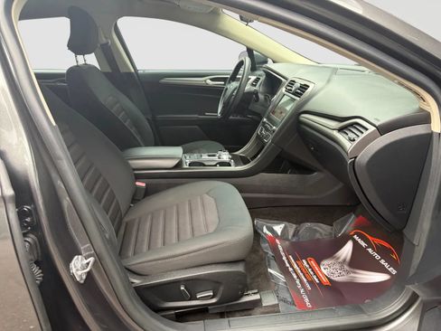 Used 2018 Ford Fusion SE w/ Fusion SE Technology Package FWD image 20