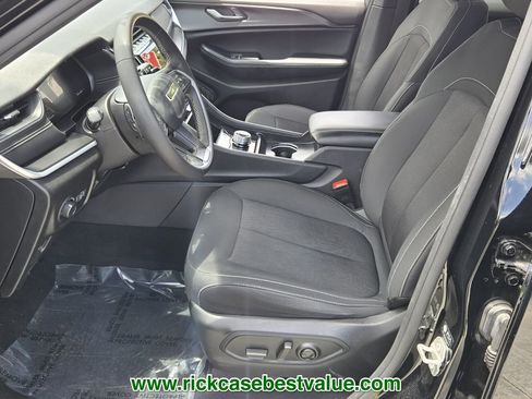Used 2024 Jeep Grand Cherokee Laredo AWD/4WD image 10