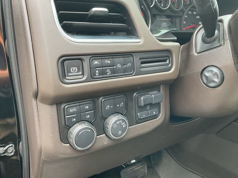 Used 2021 Chevrolet Tahoe Z71 w/ Z71 Signature Package AWD/4WD image 27