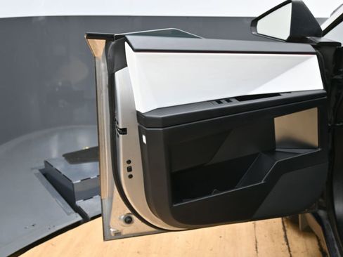 Used 2024 Tesla Cybertruck AWD Crew Cab image 45