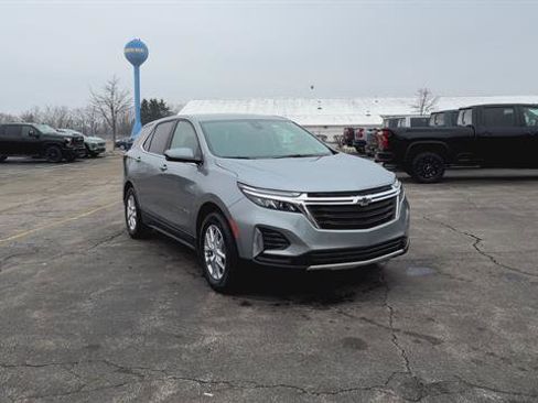 Used 2023 Chevrolet Equinox LT image 3