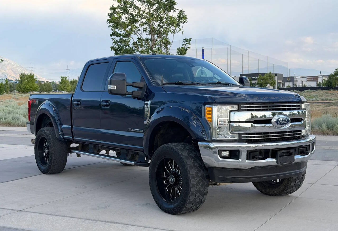Used 2017 Ford F250 Lariat w/ Lariat Ultimate Package AWD/4WD image 3