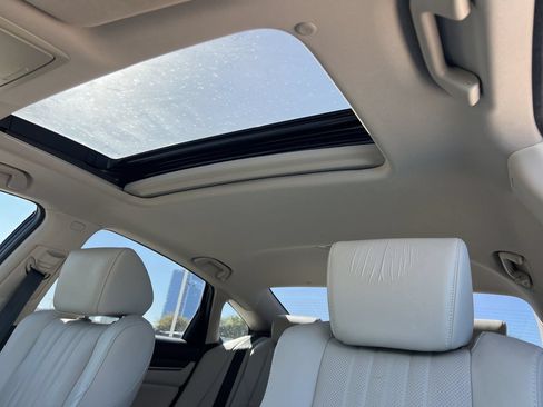 Used 2018 Honda Accord Touring image 9