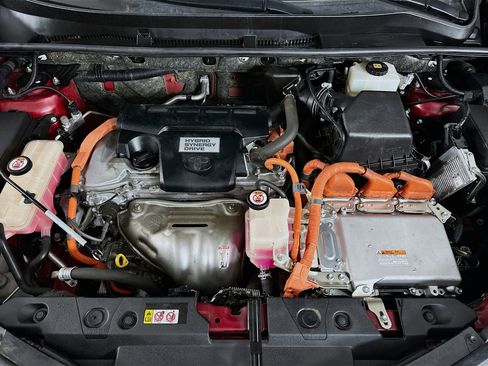 Used 2018 Toyota RAV4 LE image 30