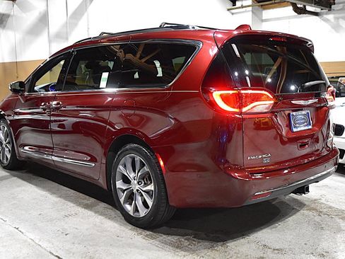 Used 2020 Chrysler Pacifica Limited FWD image 9