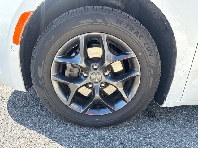 Used 2019 Chrysler Pacifica Touring Plus w/ Advanced Safetytec Group FWD image 3