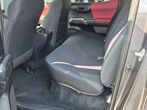 Used 2021 Toyota Tacoma SR5 AWD/4WD image 15