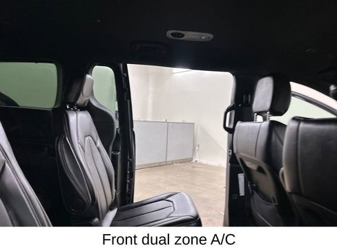 Used 2025 Chrysler Pacifica Select FWD image 23