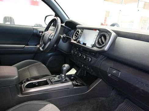 Used 2023 Toyota Tacoma TRD Off-Road image 15