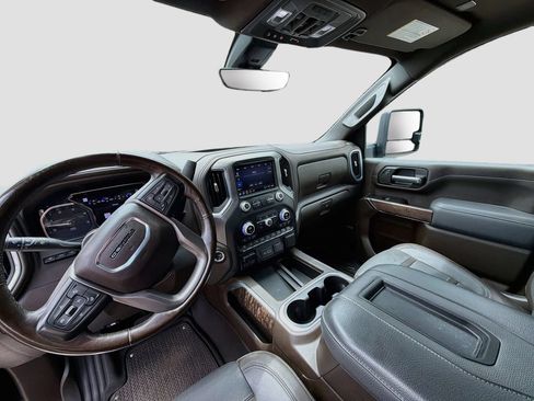 Used 2022 GMC Sierra 2500 Denali w/ Denali Black Diamond Edition AWD/4WD image 9