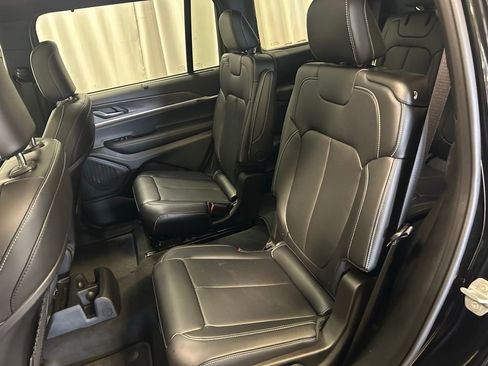 New 2025 Jeep Grand Cherokee L Limited w/ Luxury Tech Group II image 21