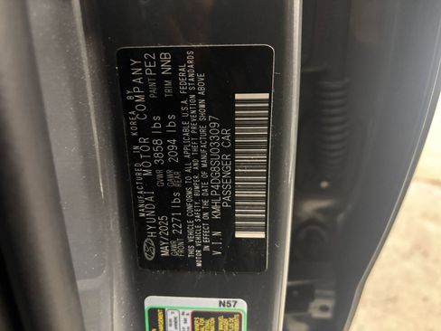 Used 2025 Hyundai Elantra Limited image 31