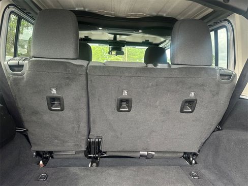 Used 2024 Jeep Wrangler Unlimited Rubicon image 27