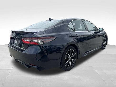 Used 2021 Toyota Camry SE w/ Cold Weather Package FWD image 5
