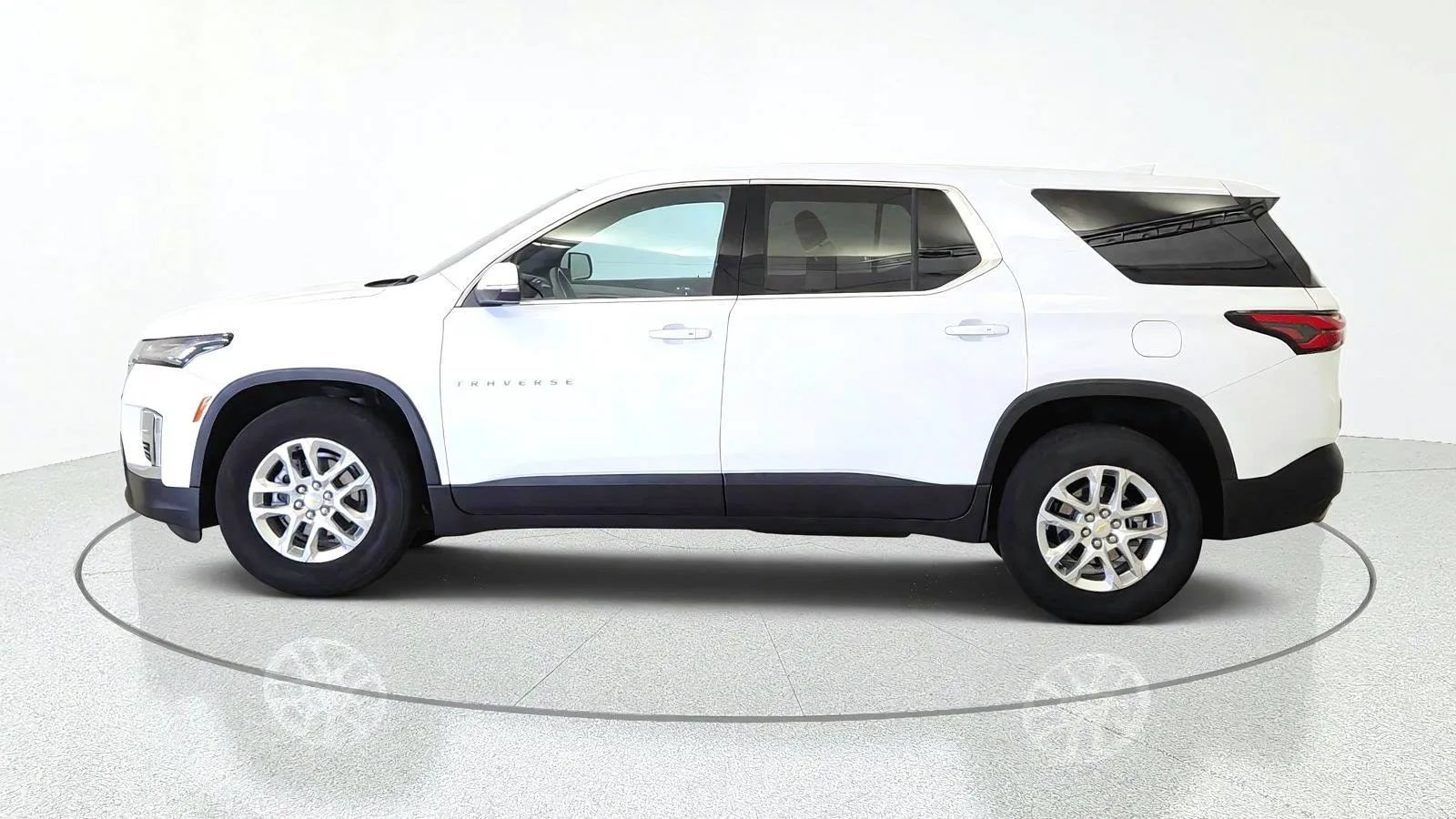 Used 2023 Chevrolet Traverse LS w/ Safety Package AWD/4WD image 5