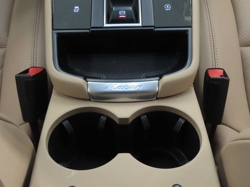 Certified 2026 Porsche Macan AWD/4WD image 29