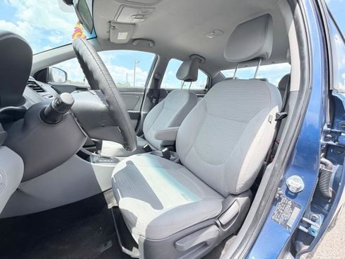 Used 2015 Hyundai Accent GLS FWD image 12
